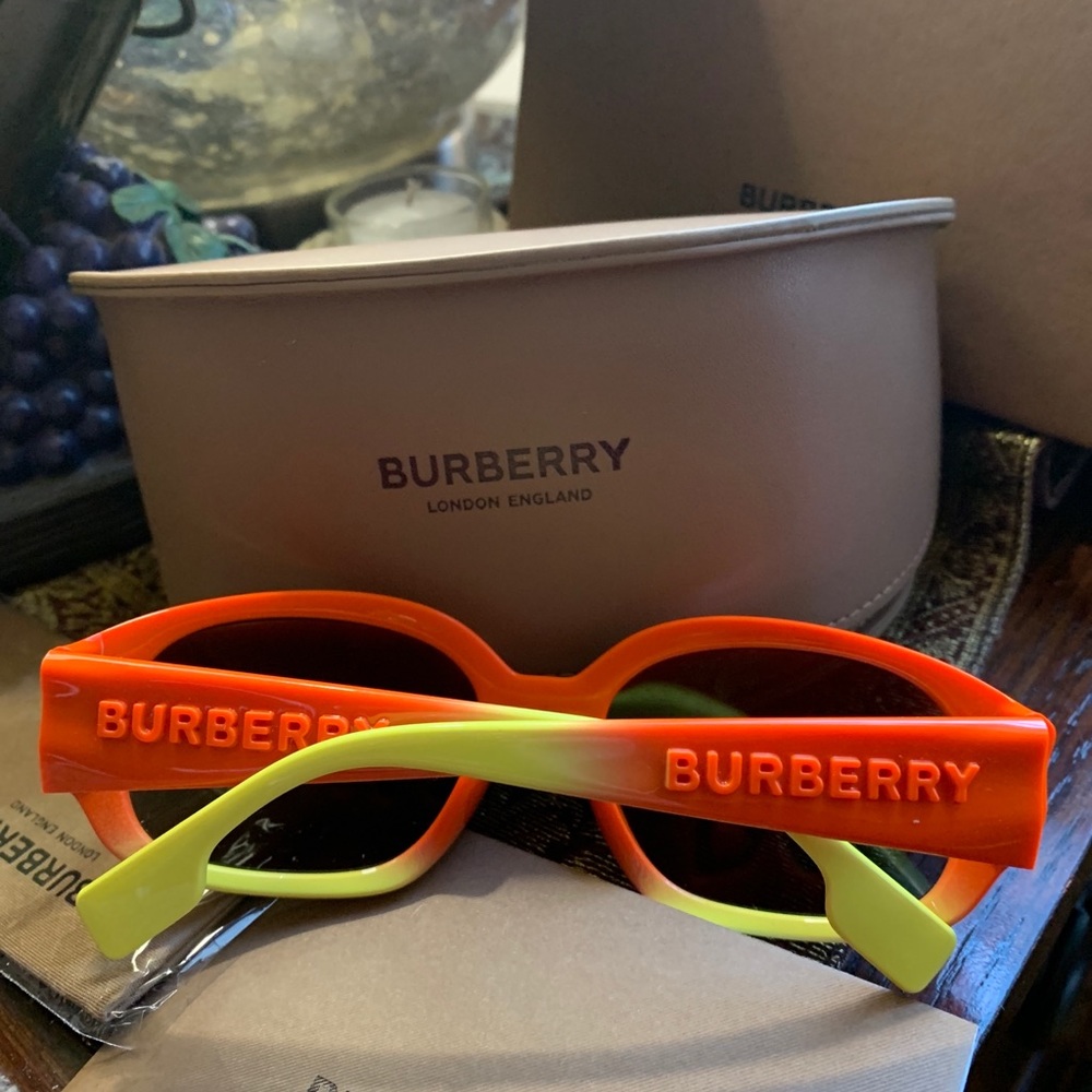 Authentic BURBERRY 56mm oval acetate UNISEX-sunglasses - Picture 1 of 13